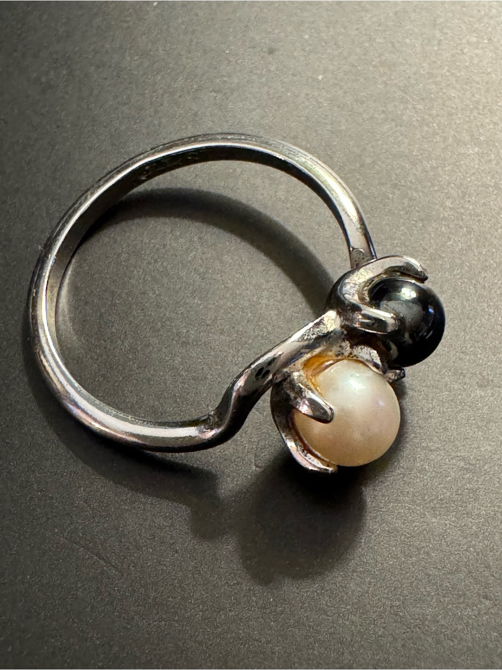 Sterling Silver Black and White Cultured Pearl Ring - Size 7.25 - Picture 4 of 6